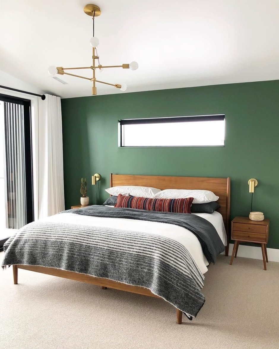 Темно зеленая спальня