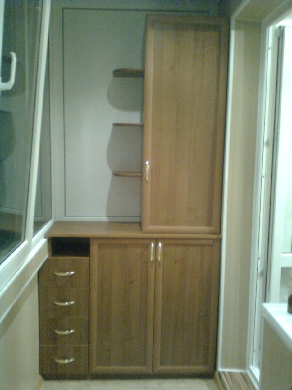 Шкаф на балкон сервант