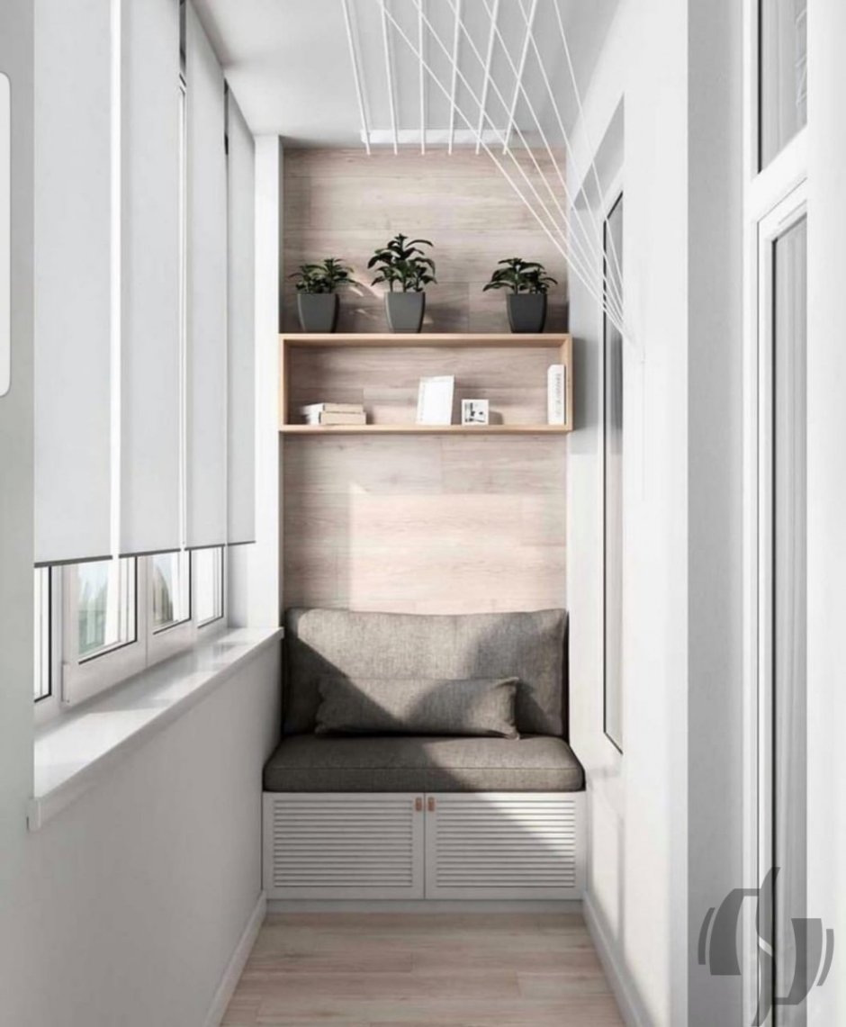 Стильный маленький балкон