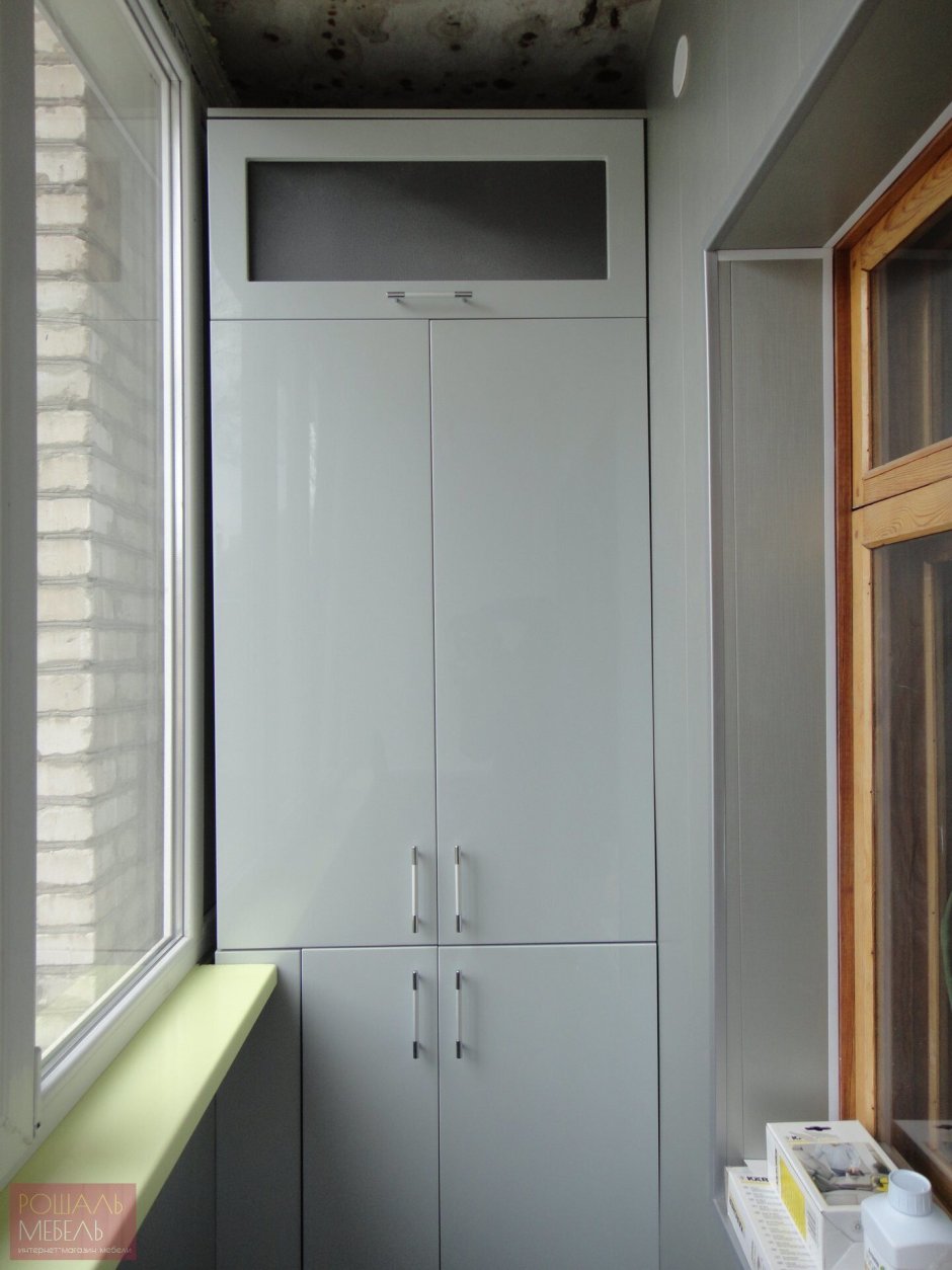 Встроенный шкаф на балконе