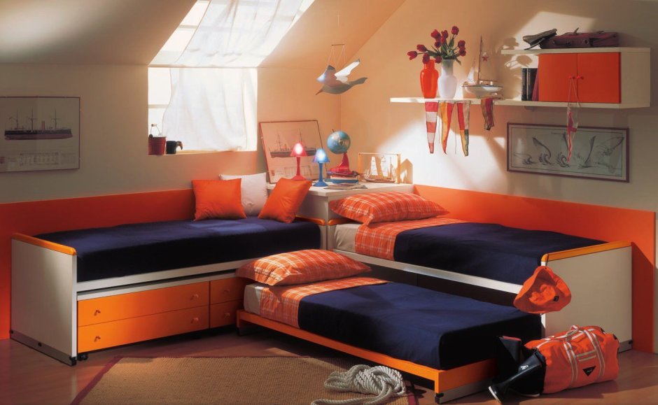 Кровать для троих детей в маленькую комнату