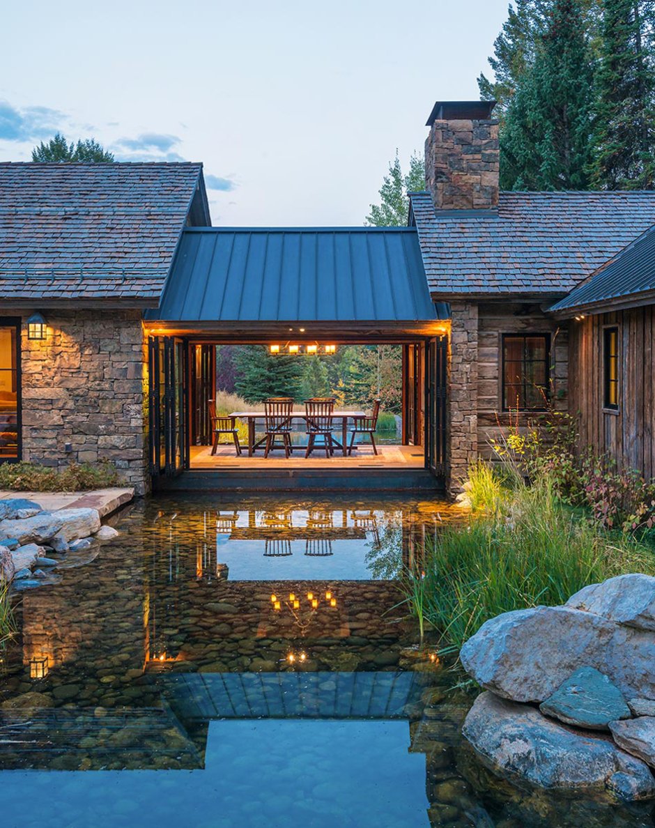 Дом у водоема