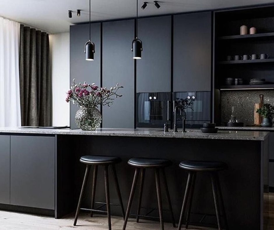 Черная матовая кухня