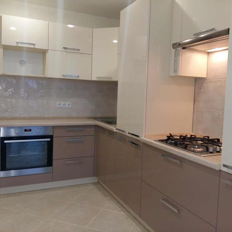 Кухня бежевая матовая