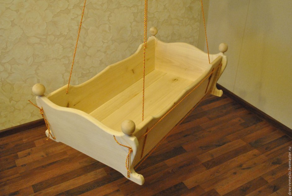 Деревянная подвесная колыбель