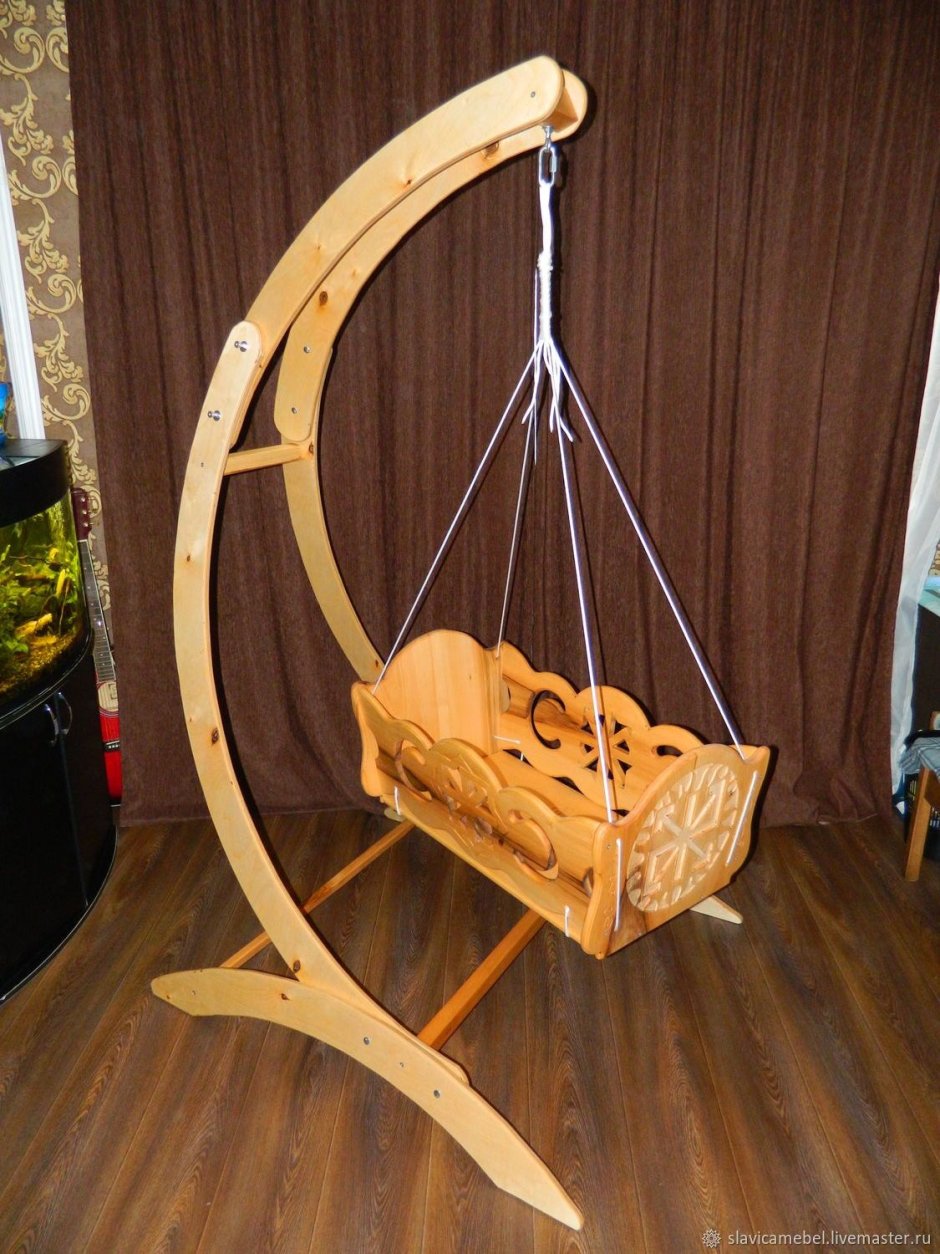 Деревянная подвесная колыбель
