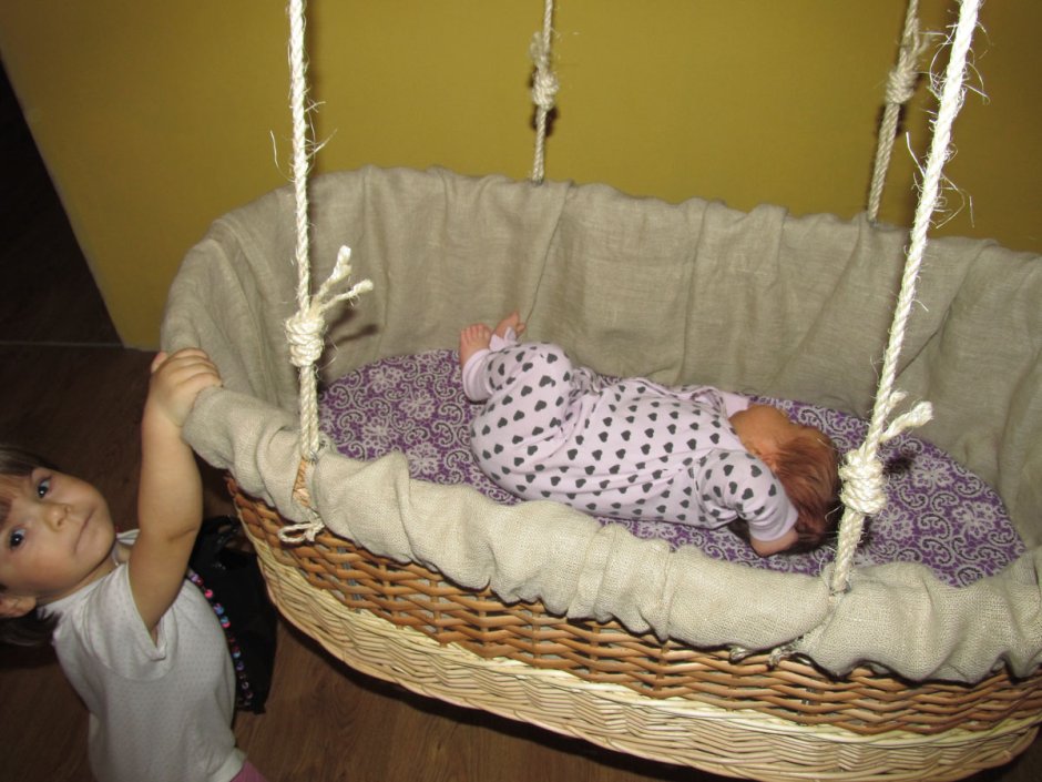 Подвесная люлька на детскую кроватку
