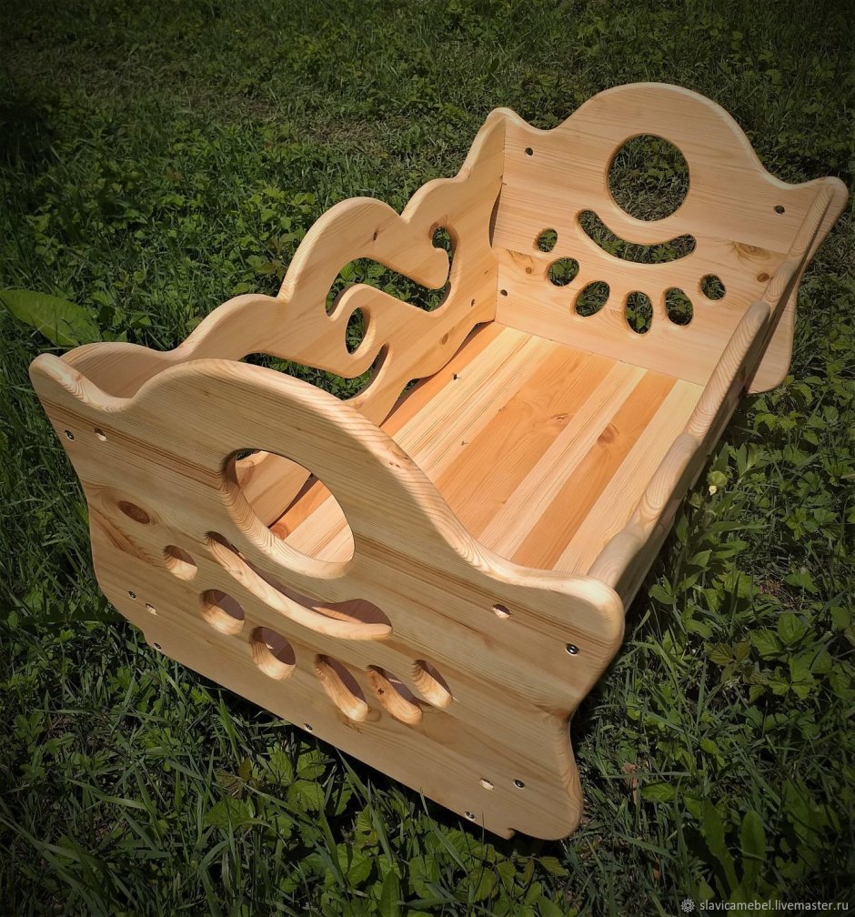 Деревянная колыбель для новорожденного
