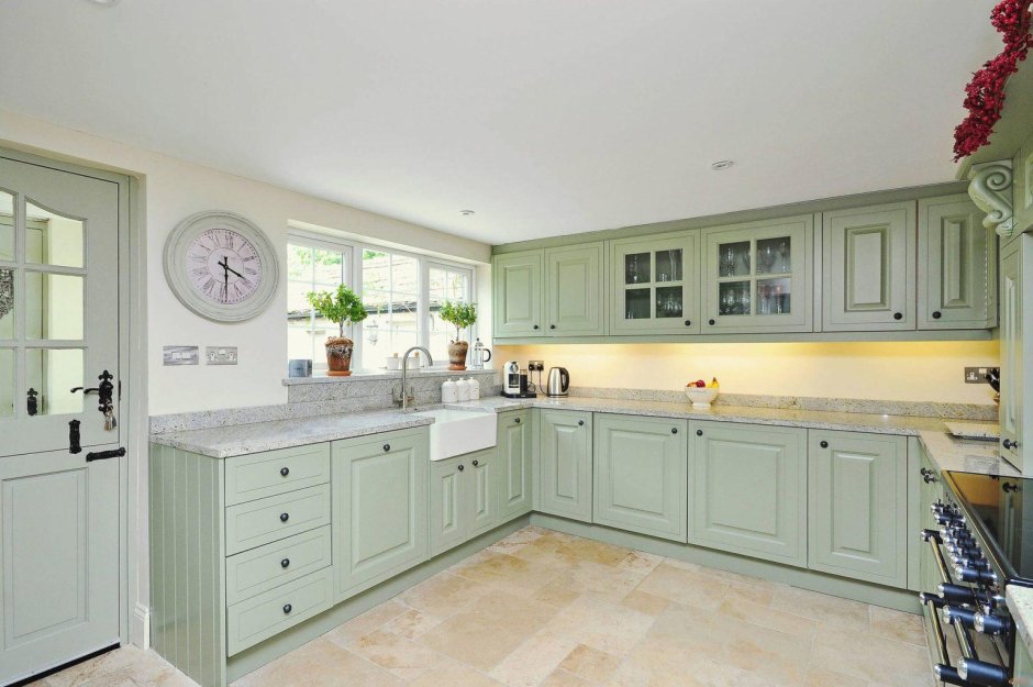 Кухня Сканди в оливковом цвете