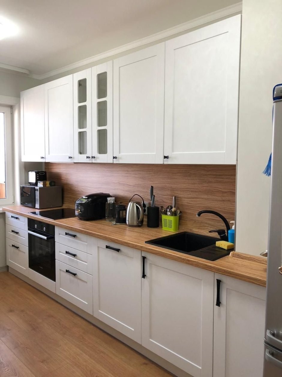 Кухни икеа белый фасад и столешница под дерево