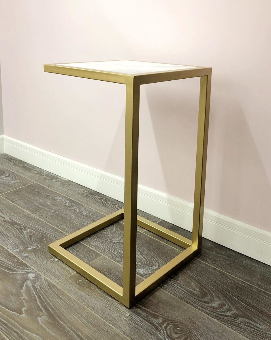 Прикроватный столик