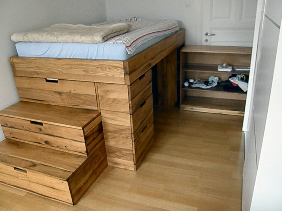 Высокая кровать с ящиками для хранения