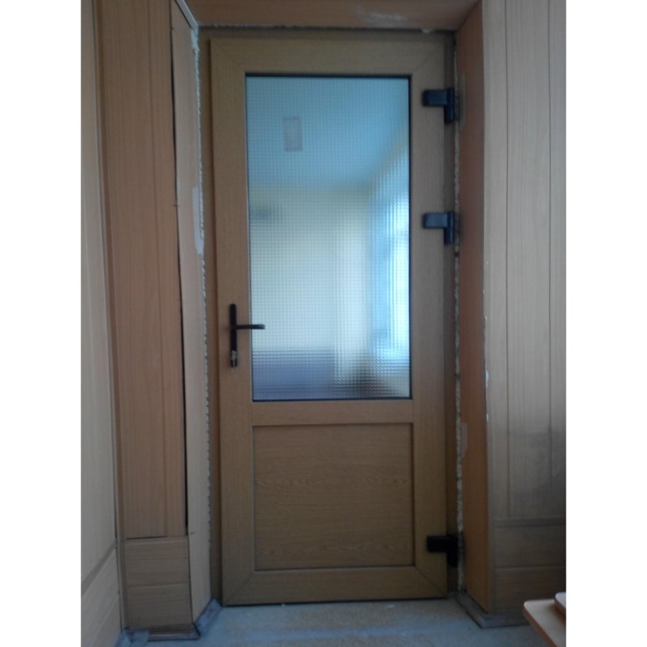 Пластиковая дверь с ламинацией