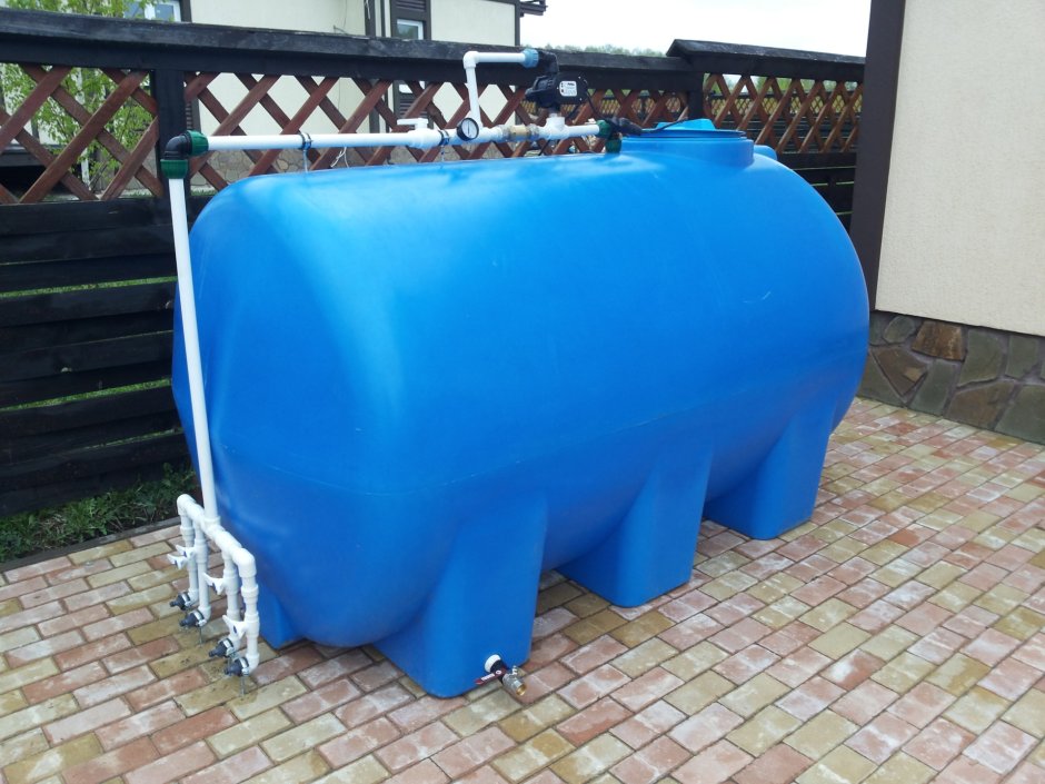 Накопительная емкость для воды на даче