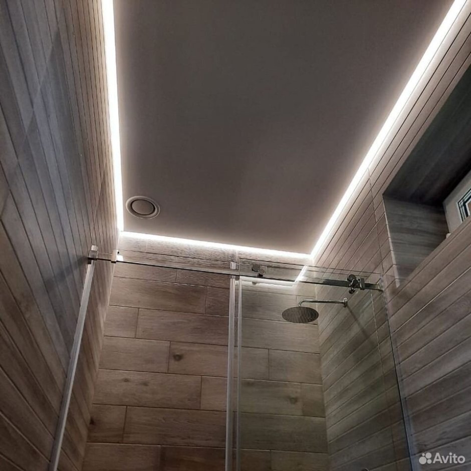 Парящий потолок в ванной