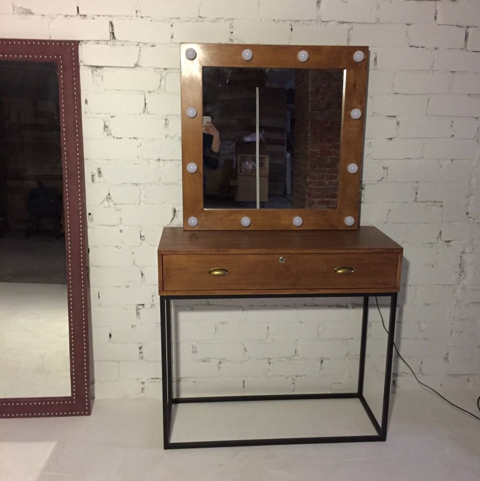 Гримерный стол визажиста лофт