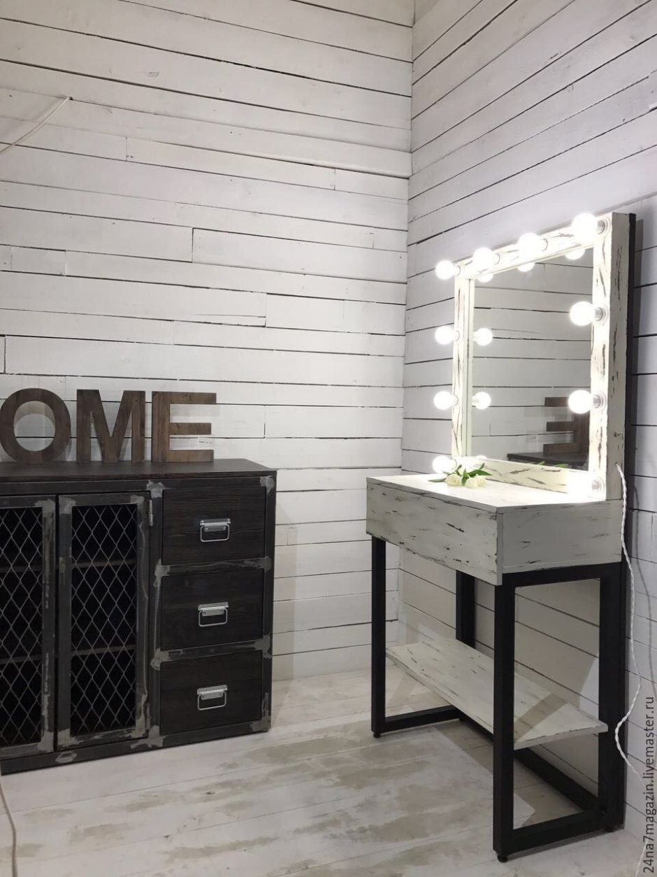 Туалетный столик в стиле лофт