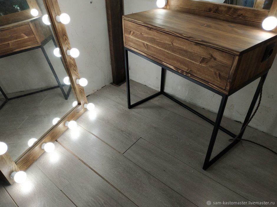 Гримерное зеркало лофт с лампочками