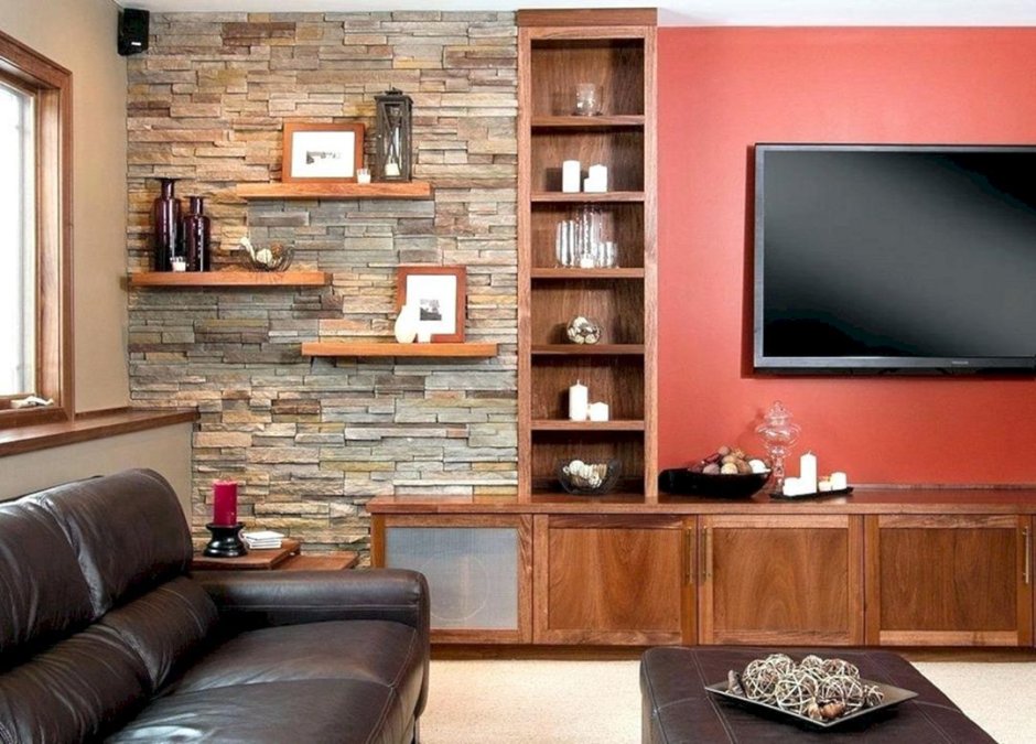 Полки в интерьере гостиной