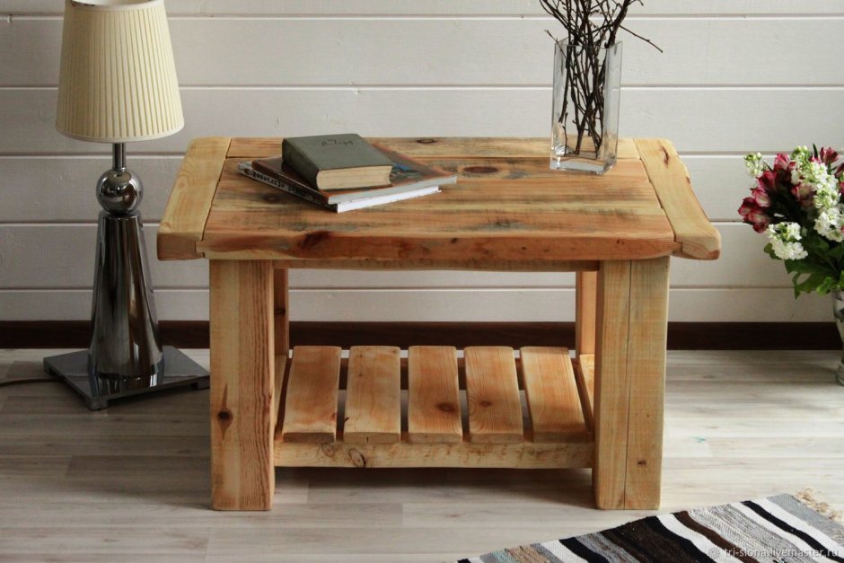 Журнальный столик из дерева