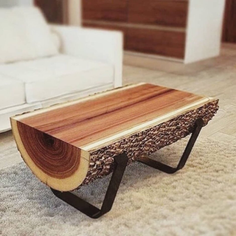 Журнальный стол из дерева