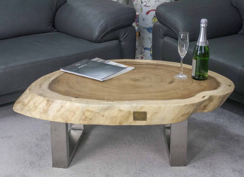 Самодельный столик из дерева