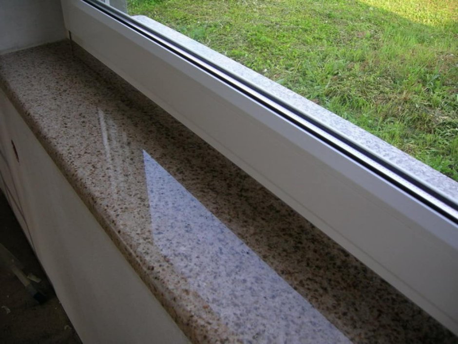 Подоконная доска из гранита