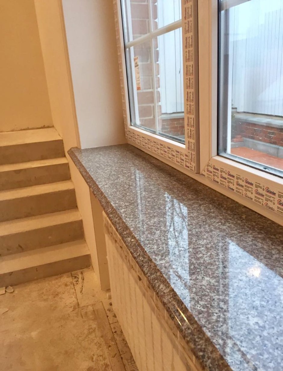 Каменный подоконник