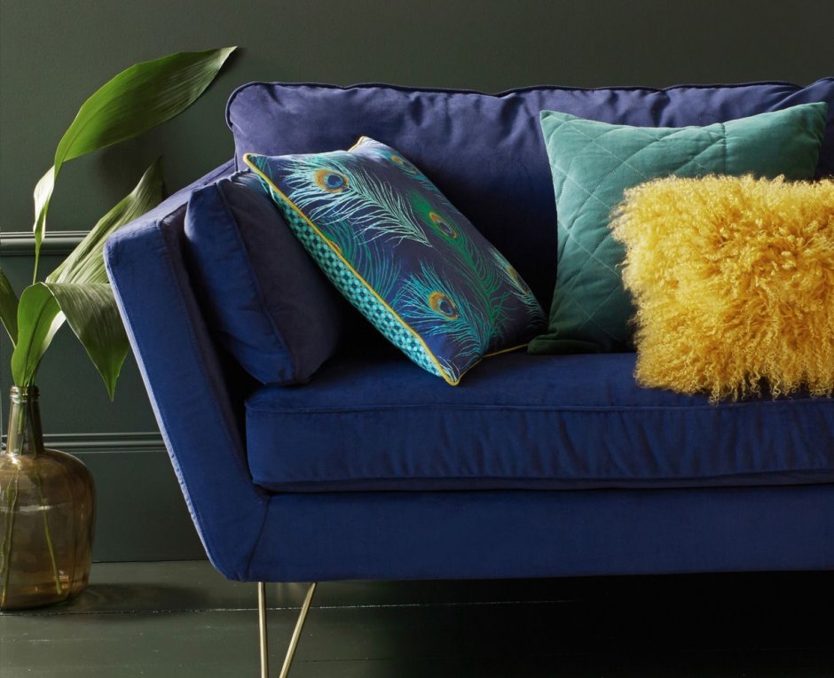 Синие подушки на диван