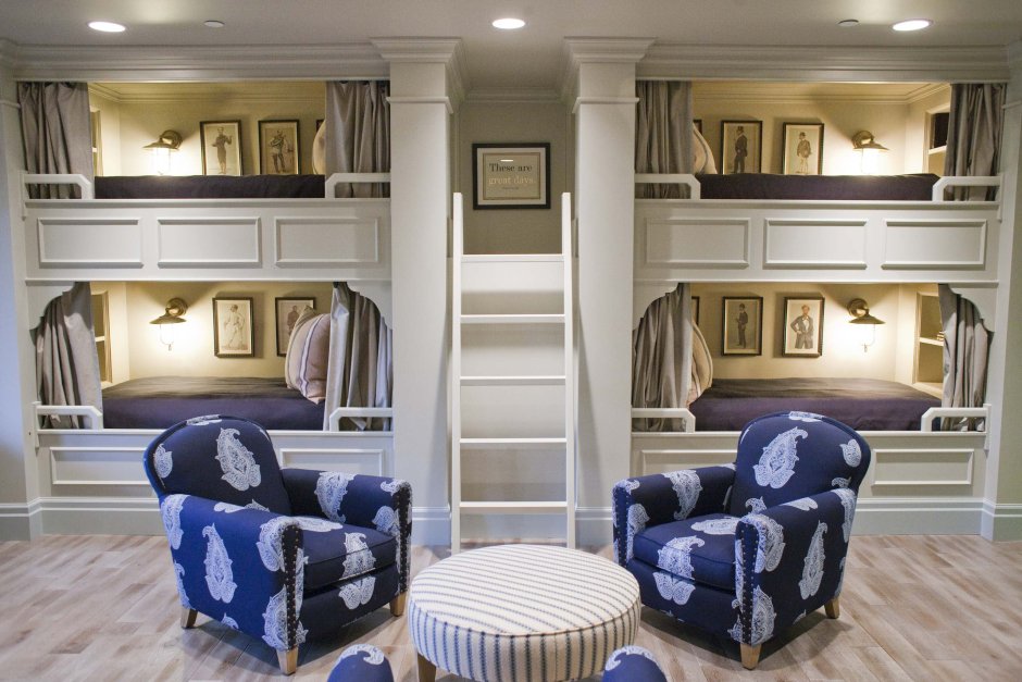 Двухэтажные кровати в классическом стиле