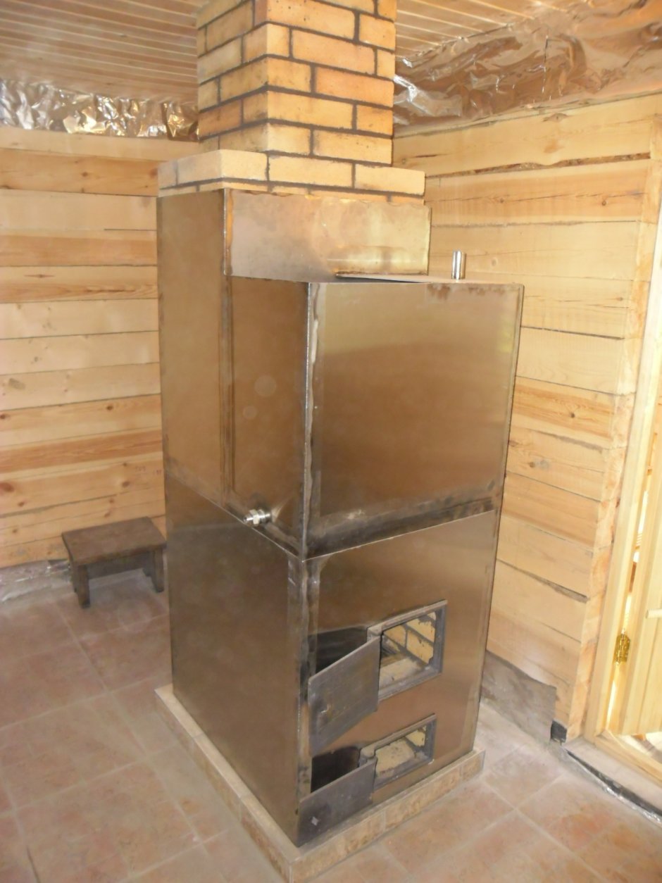 Печь Ангара 4 с топкой из предбанника и баком для воды
