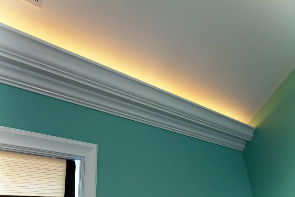 Потолочный плинтус с подсветкой