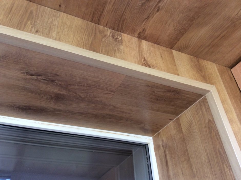 Отделка оконных откосов ламинатом