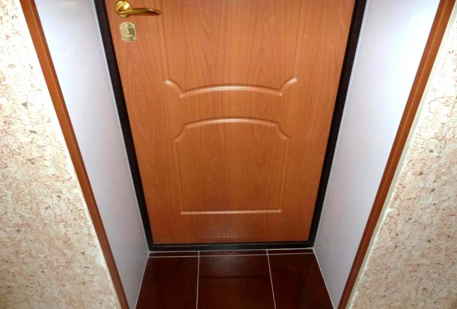 Откосы входной двери из пластиковых панелей