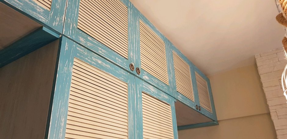 Жалюзийные двери для шкафа