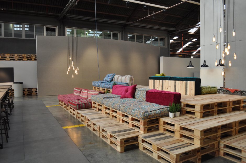 Деревянные поддоны в интерьере