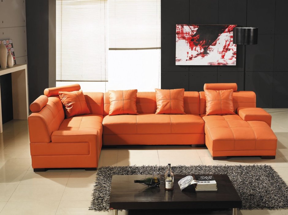 Оранжевый диван в интерьере гостиной