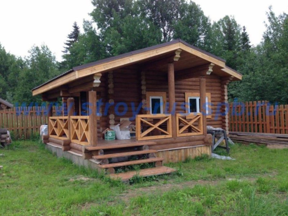 Баняня с террасой из бревна