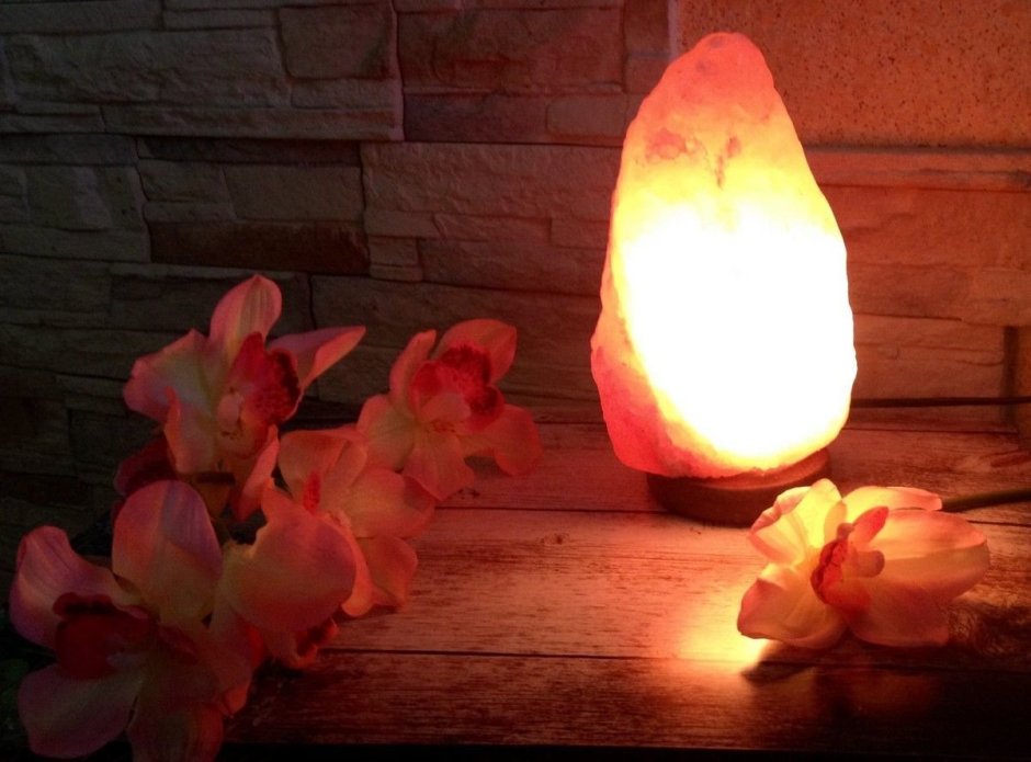 Солевая лампа красивая