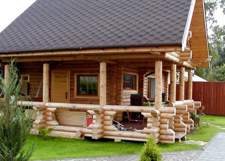 Дом баня из оцилиндрованного бревна с верандой