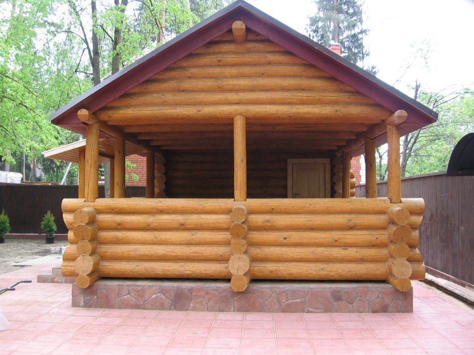Рубленная веранда из бревна