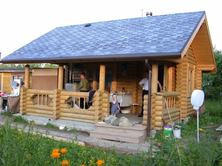 Летний домик из оцилиндрованного бревна