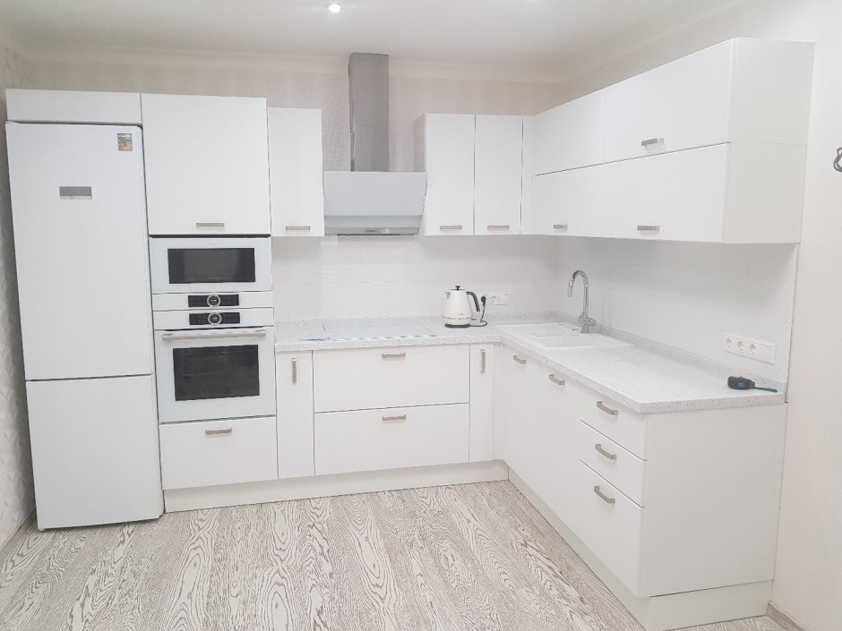 Белая матовая кухня