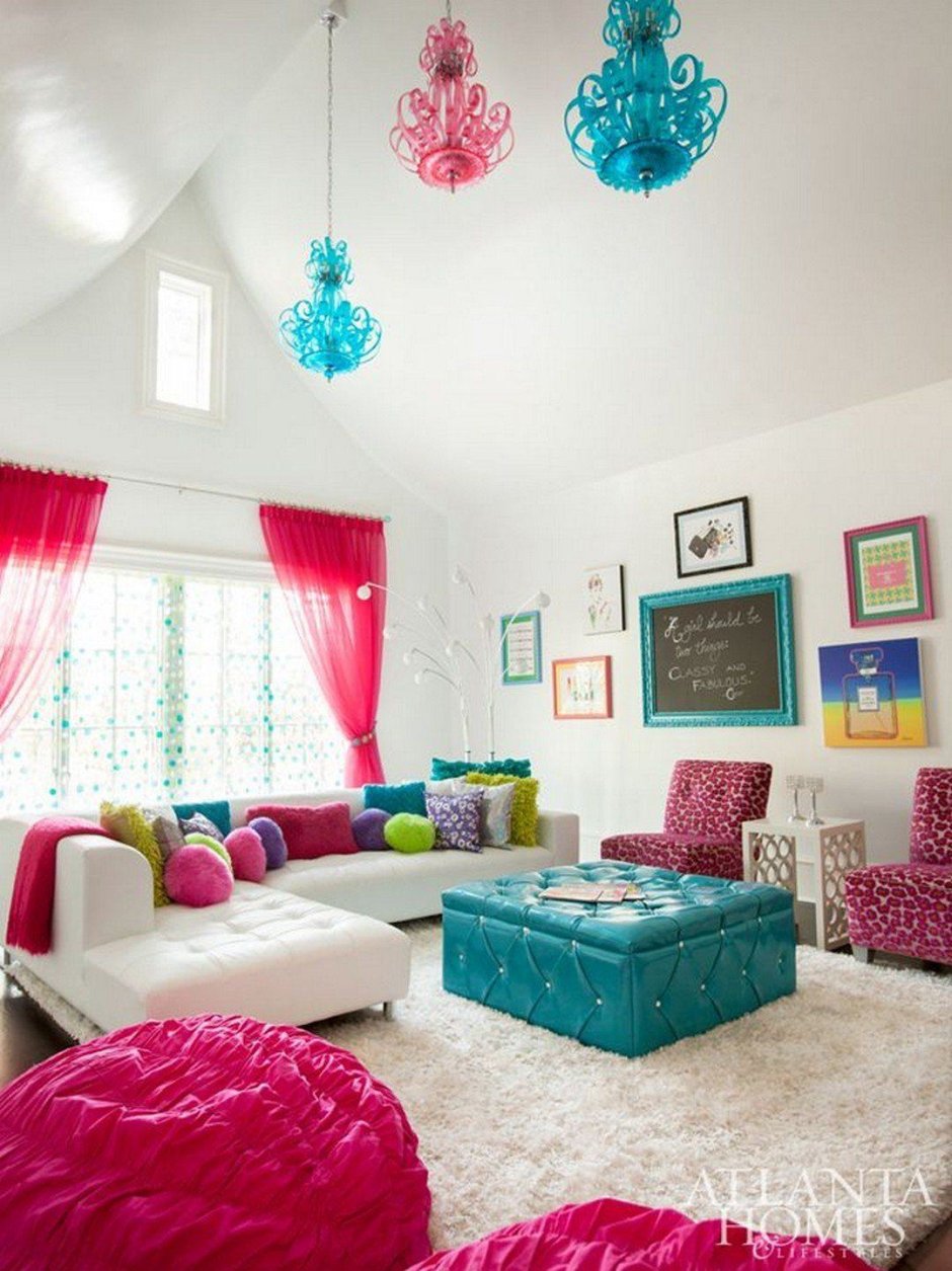 Яркая комната