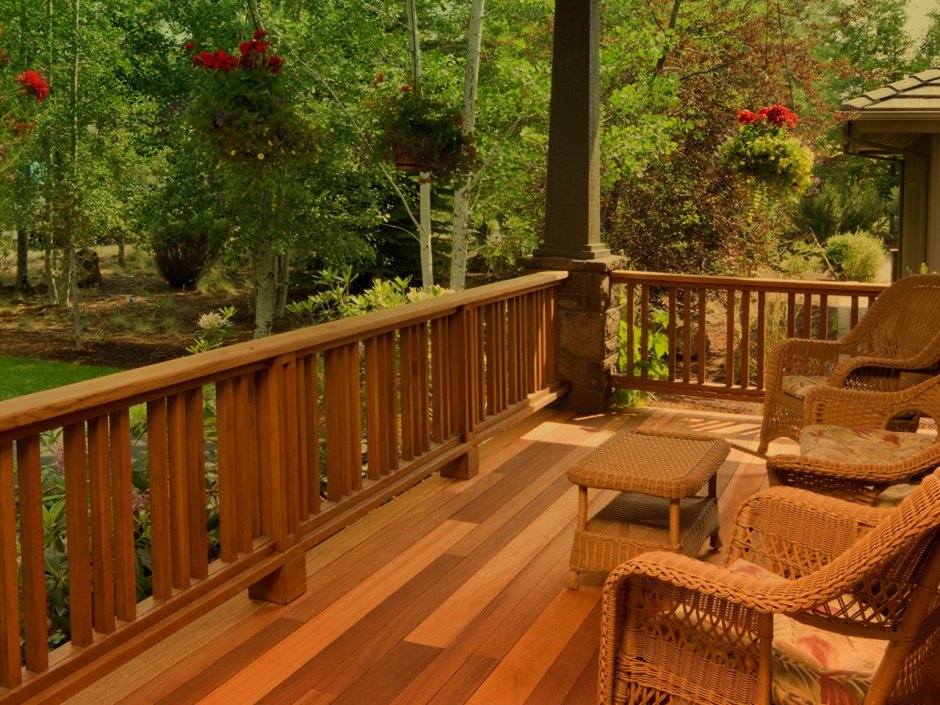 Небольшой дом с террасой