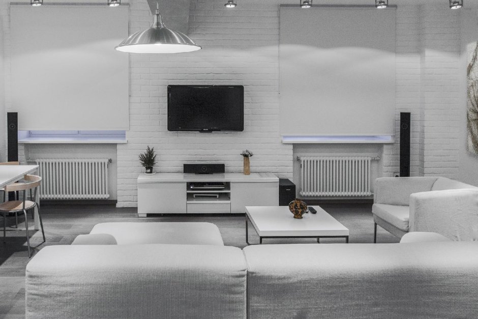 Белый лофт гостиная