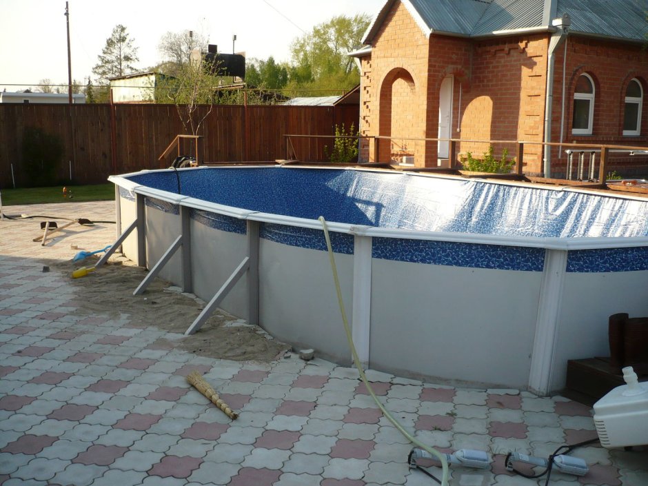 Каркасный бассейн на плитке