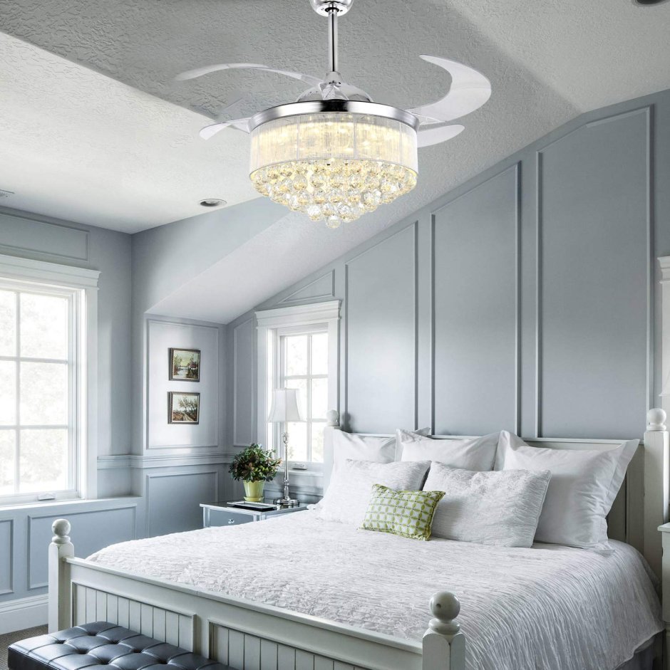 Белые стены и потолок