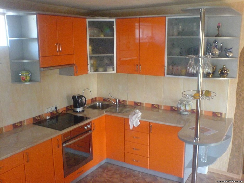 Кухни угловые с барной стойкой оранжевая