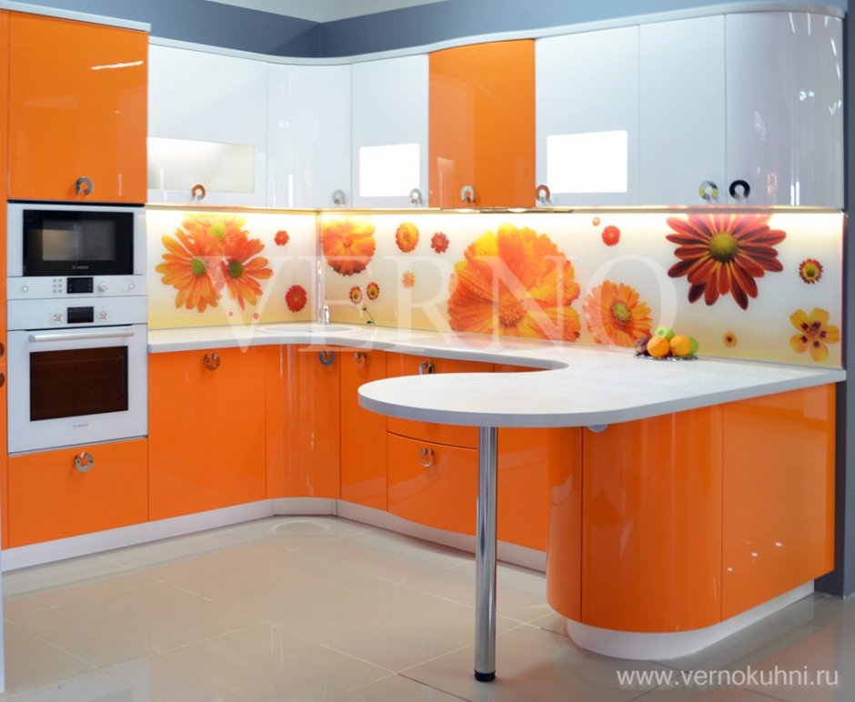 Кухонный гарнитур оранжевого цвета